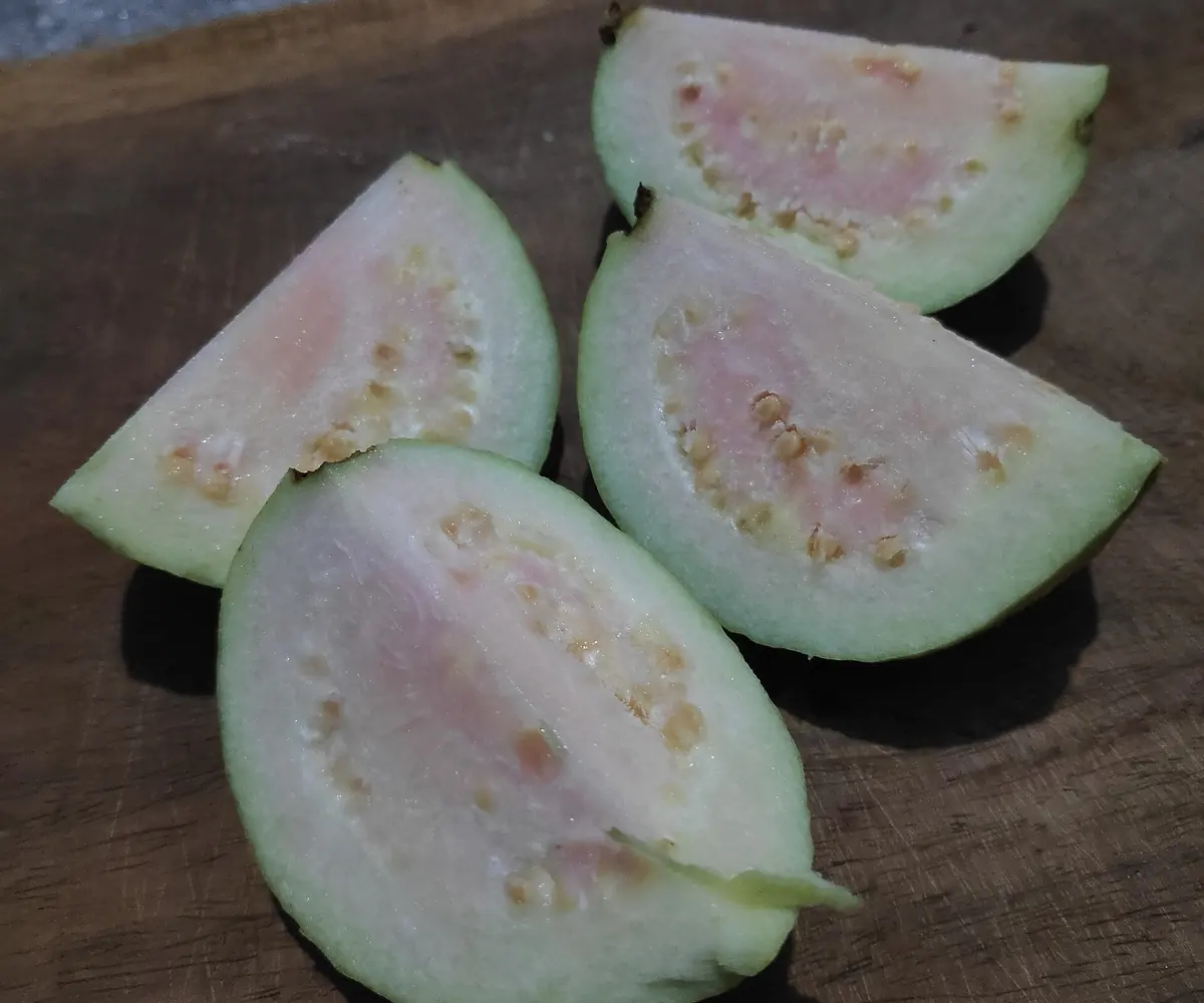 Egyptian IQF guava pieces