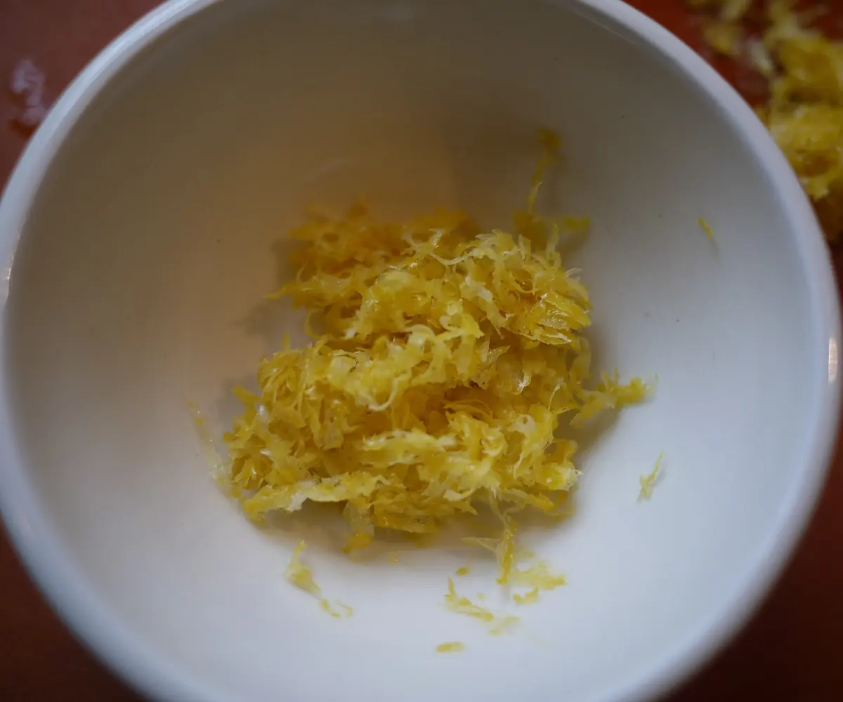 Lemon peel, the raw material for Egyptian lemon oil